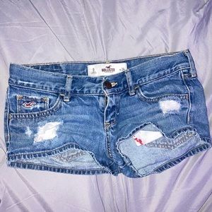hollister: low waisted ripped shorts